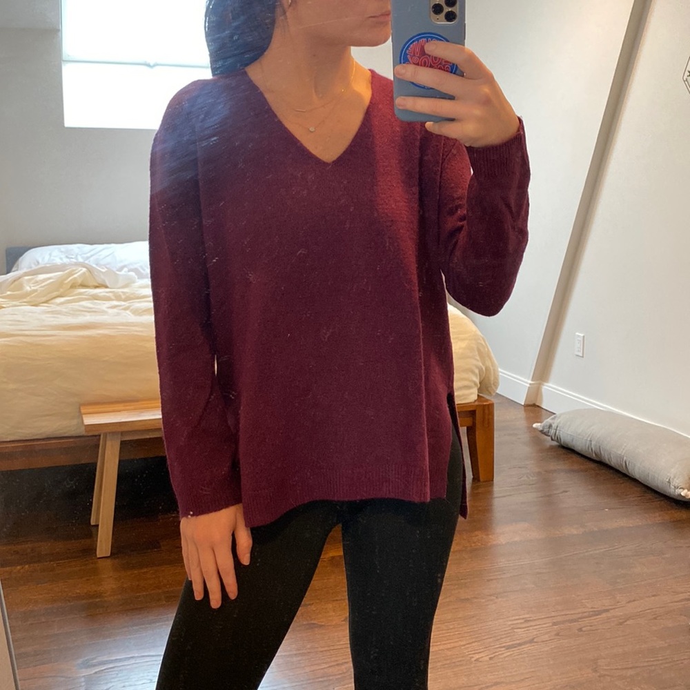 Banana Republic cashmere blend sweater in Burgendy